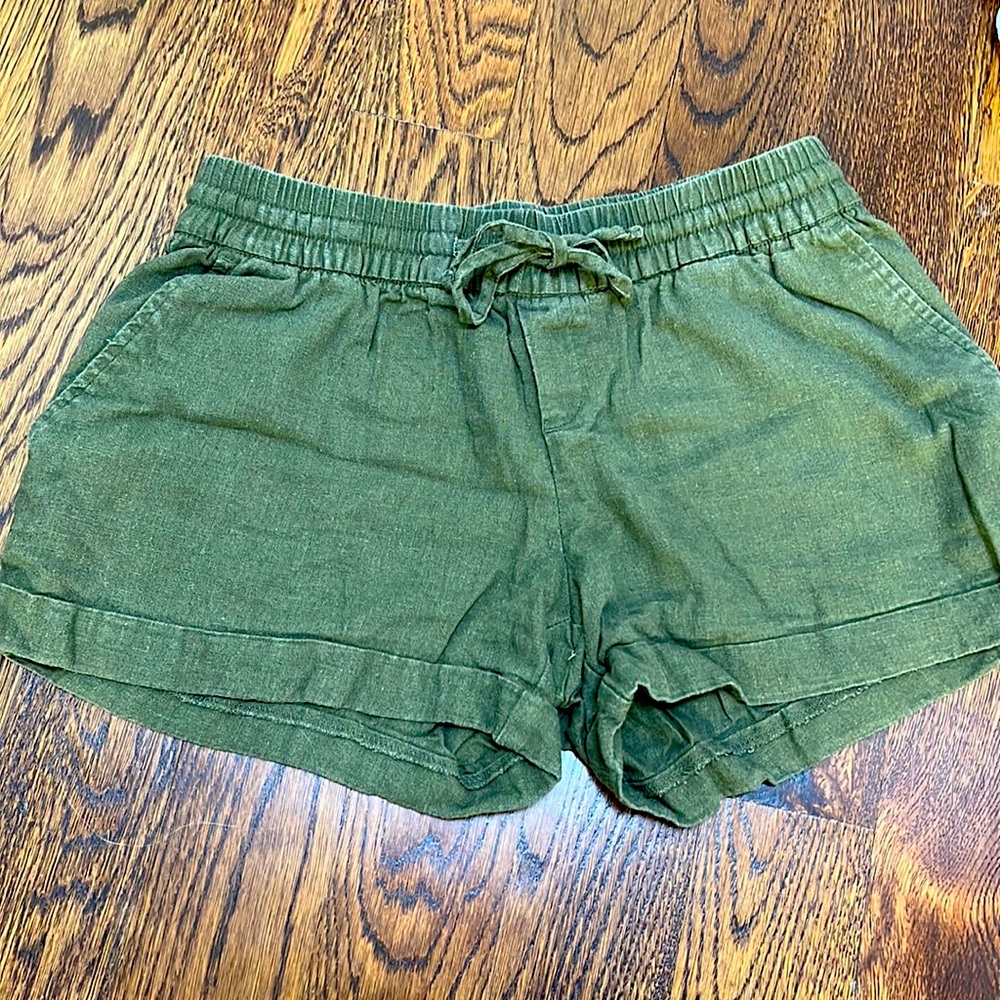 Old Navy dark green linen shorts.